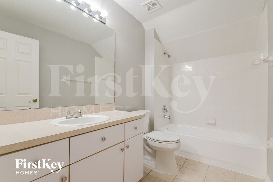 Building Photo - 2128 Brandon Park Cir