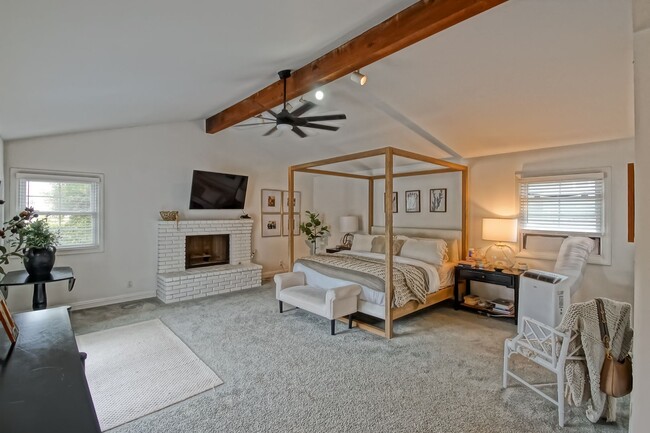 Building Photo - CHARMING & SPACIOUS, 5BR3.5BA HOME W/ PRIVATE YARD, BALCONY & SPRAWLING LIVING SPACE NEXT TO SAND...