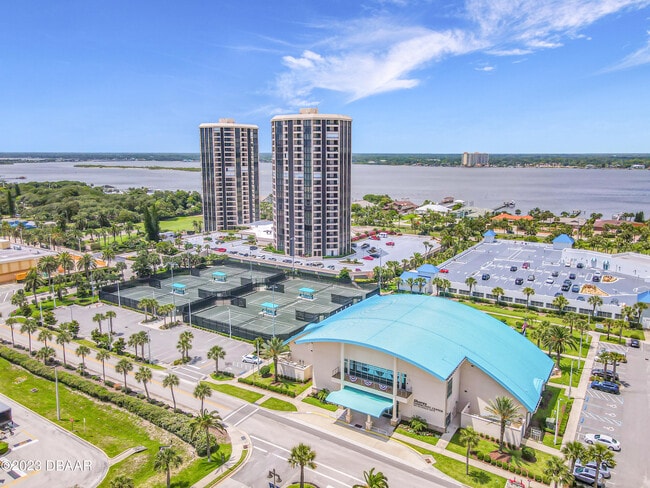 Building Photo - 1 Oceans W Blvd