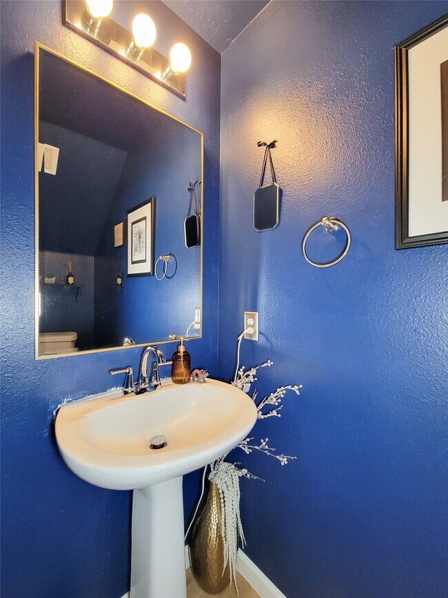 Building Photo - 42 Wineberry Pl