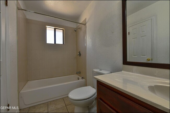 Building Photo - 695 Bluff Canyon Cir