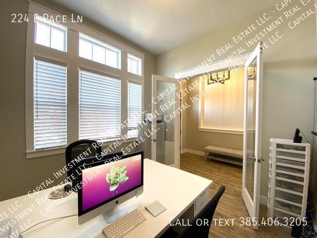 Building Photo - 224 E Pace Ln