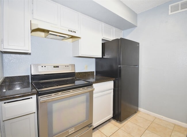 Building Photo - 2120 El Paseo St