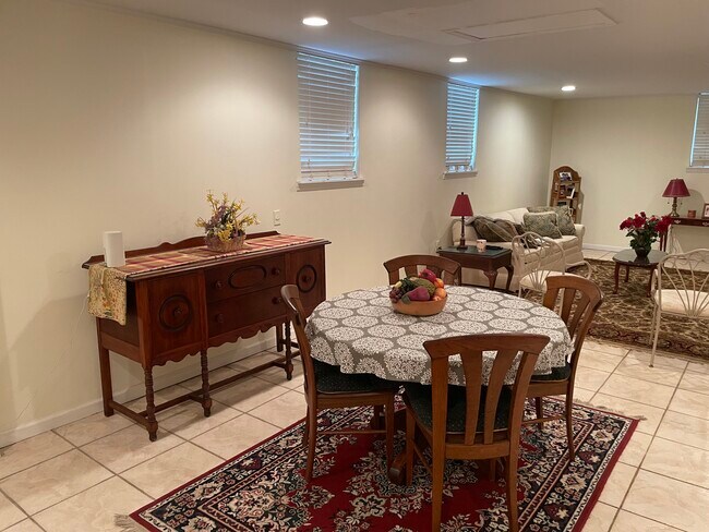 Building Photo - 29 10th Ave W