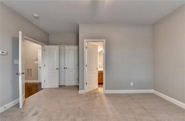Building Photo - 812 Red Hart Ln