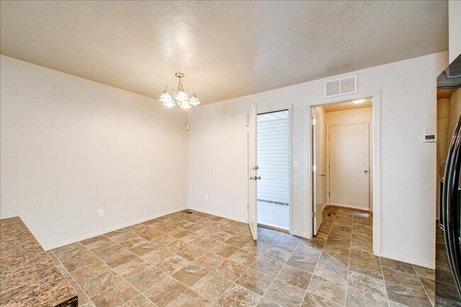 Building Photo - SW Boise Single Level Charmer!