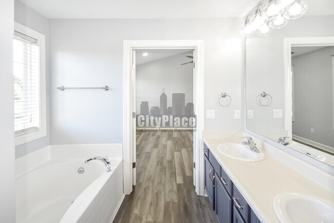 Building Photo - 4440 Valley Trace Dr