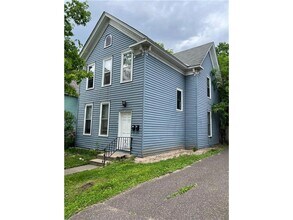 Building Photo - 691 Conway St