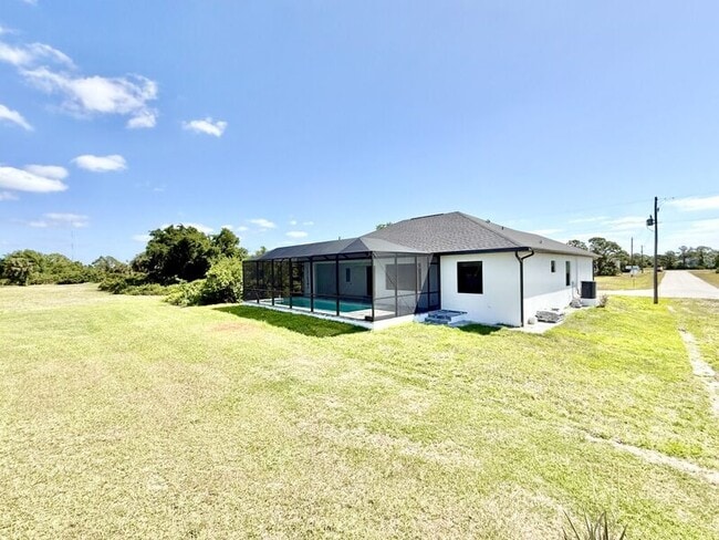 Building Photo - 20 Coxswain Dr