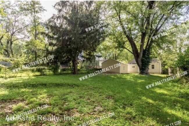 Building Photo - 821 N Crysler Ave