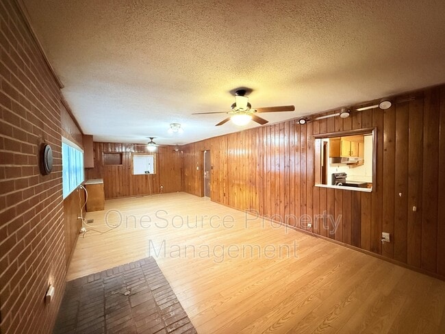 Building Photo - 656 S 11th St