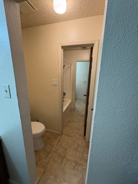 Building Photo - 321 Easy St