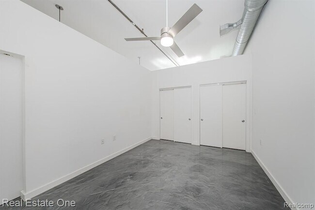 Building Photo - 211 E 9 Mile Rd
