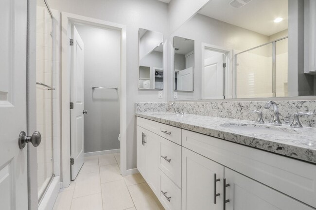 Building Photo - For Lease – 4 Bed / 3 Bath Townhome with 2-Car Garage