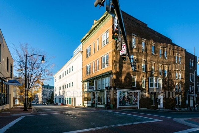 Building Photo - 95 N Main St