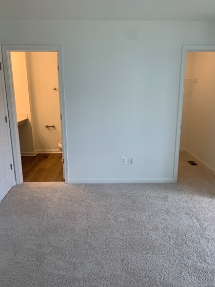 Building Photo - 18 Balsam Ct
