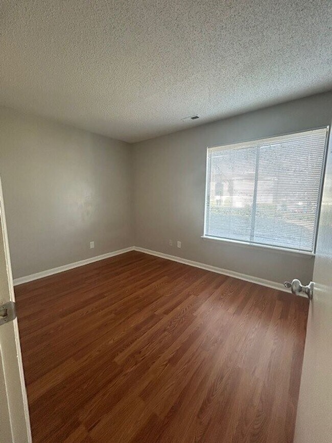 Building Photo - 9505D University Terrace