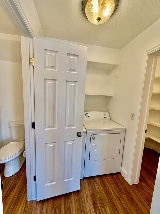 Building Photo - Redone Lexington Hills Townhome