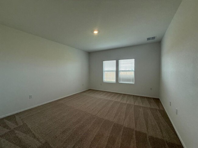 Building Photo - 519 Vantage Dr