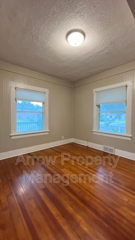 Building Photo - 2829 S 13th St