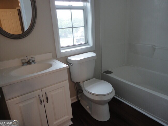 Building Photo - 1715 Crestwell Ln SW