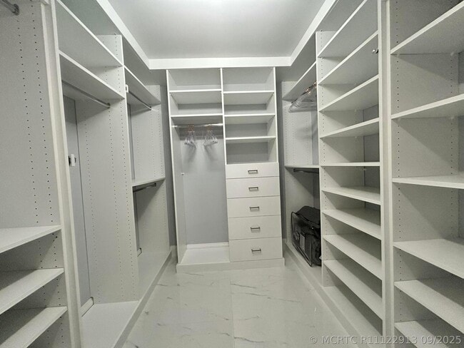 Building Photo - 405 S Ocean Blvd