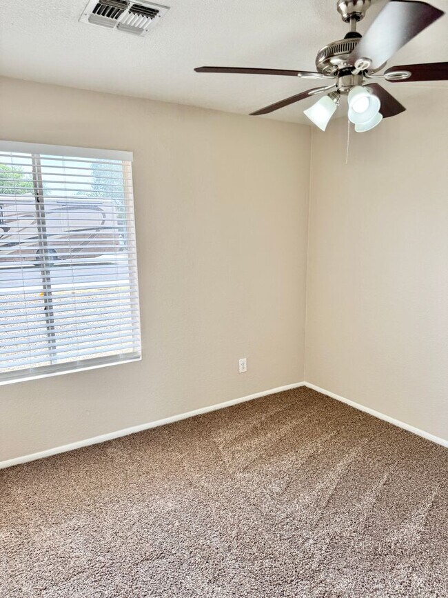 Building Photo - Fantastic 3 Bedroom/2 Bath Single Level Home & NO HOA!  Schedule a Showing Today!