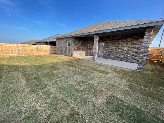 Building Photo - Recently Built 4/2/2 in Frenship ISD!