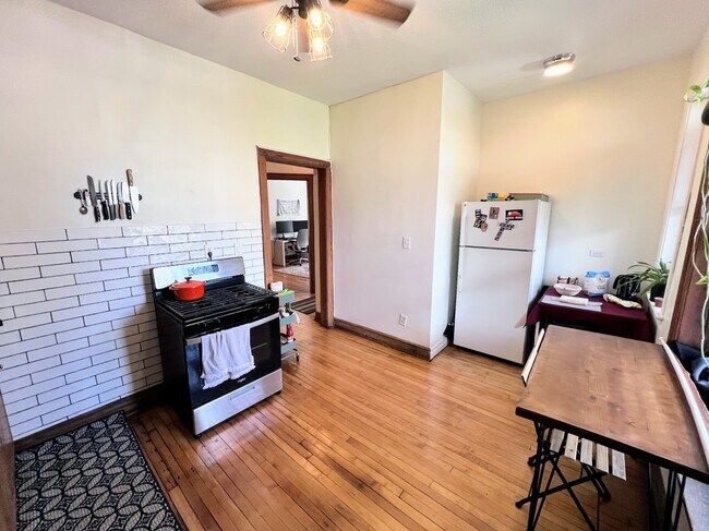 Building Photo - 3216 W Altgeld St