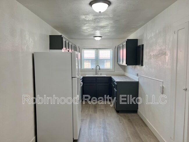 Building Photo - 641 Cedar St