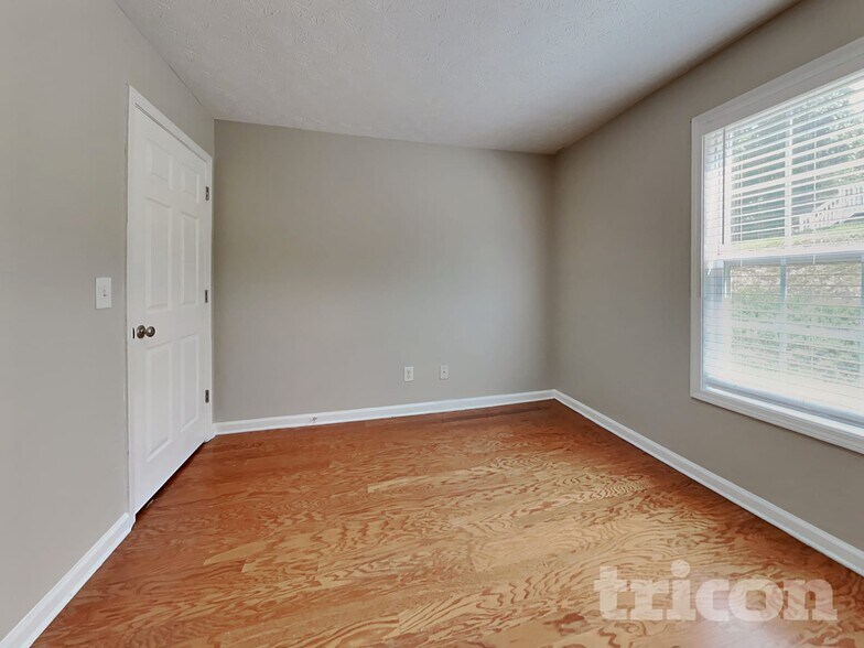 Building Photo - 32 Mountain View Dr