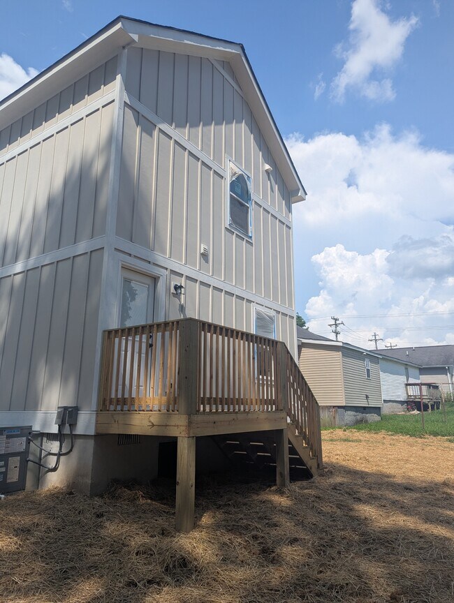 Building Photo - 906 Hannaway Rd