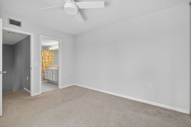 Building Photo - 2814 28th Ct