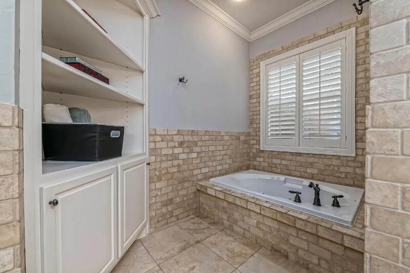 Building Photo - 1029 Windstone Dr