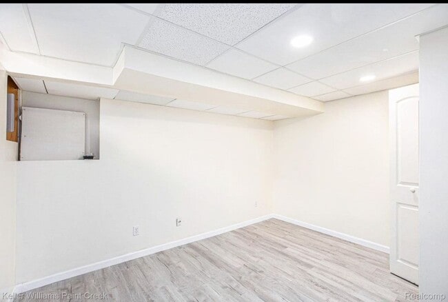 Building Photo - 5055 Scarsdale Dr