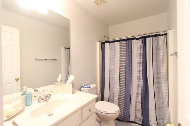 Building Photo - 4 Bedroom 2.5 Bath Lake Cyrus Beauty LOADE...
