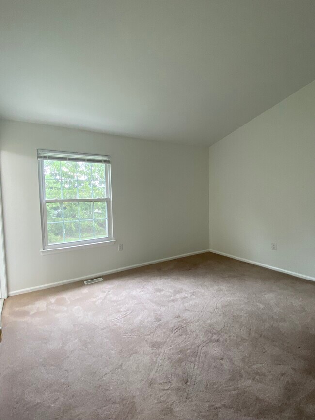 Building Photo - 6902 Colonial Ct