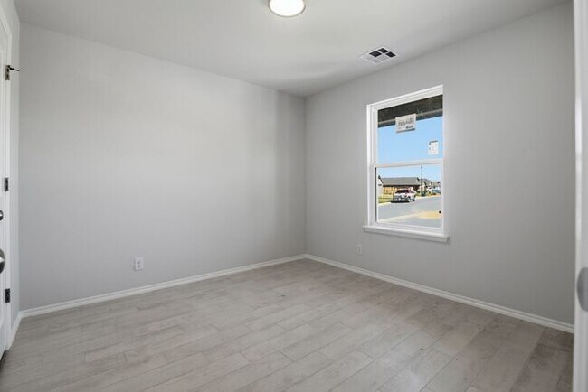 Building Photo - Spacious 4 Bed Home in Owasso – Open Living + Modern Kitchen