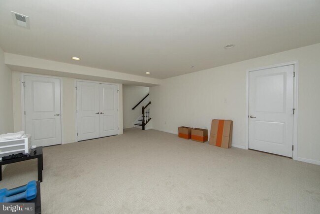 Building Photo - 28 Regency Ct