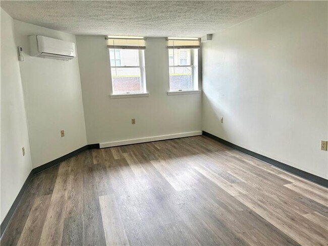 Building Photo - 802 12th St