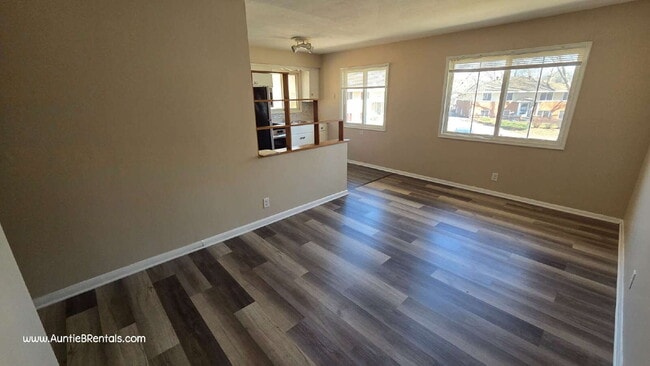 Building Photo - 3 Bedroom 1 Bath Multiplex Unit #4 – Columbia Heights