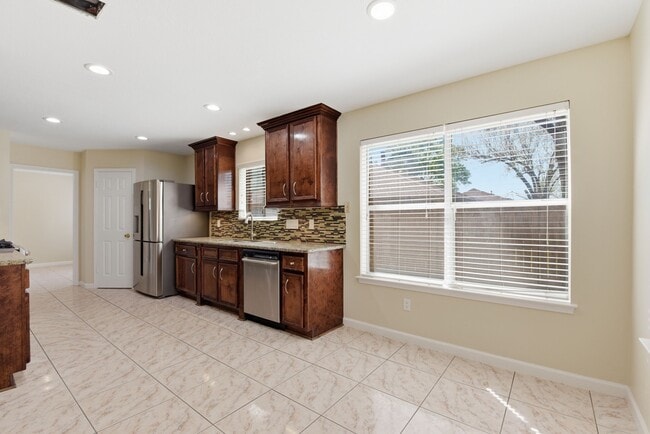 Building Photo - 8515 Leafdale Dr