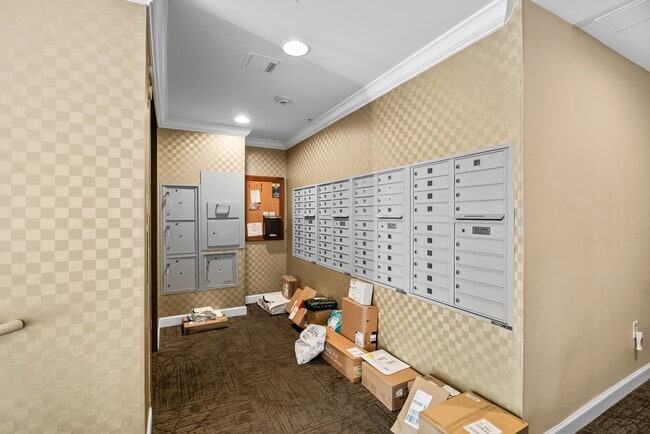 Building Photo - 35 E All Saints St