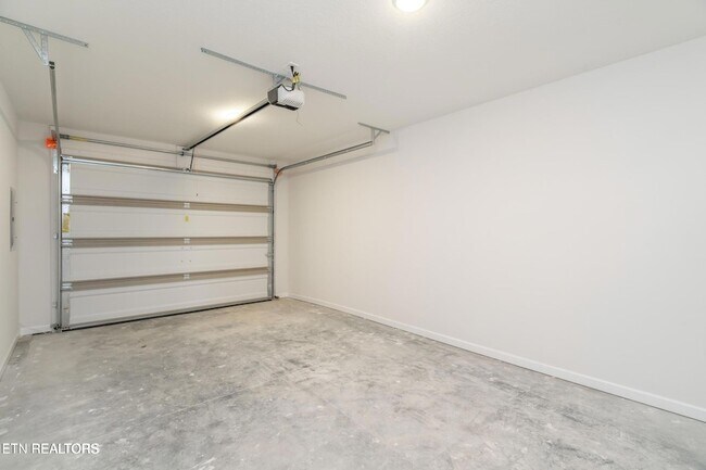 Building Photo - 7351 Green Estates Way