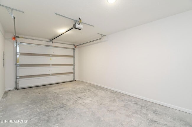 Building Photo - 7351 Grn Ests Wy