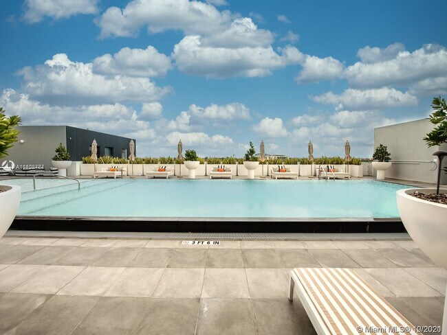 Building Photo - 2000 Metropica Way