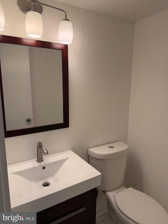 Building Photo - 9759 Lake Shore Dr