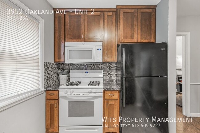 Building Photo - Charming 3Bed/2Bath Unit in South Minneapolis