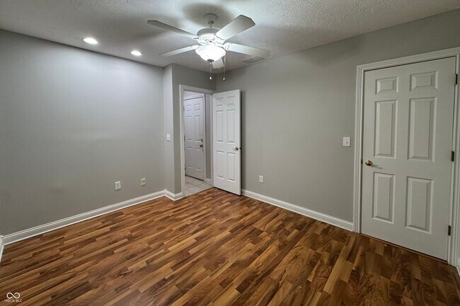 Building Photo - 1442 Oakhill Dr