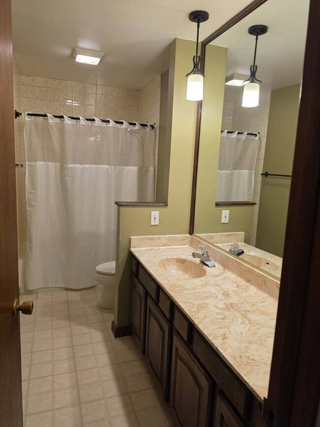 Building Photo - 7618 Catalpa Dr